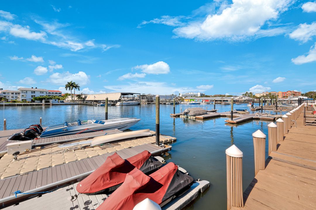 800 River Point Dr #212, Naples, FL 34102