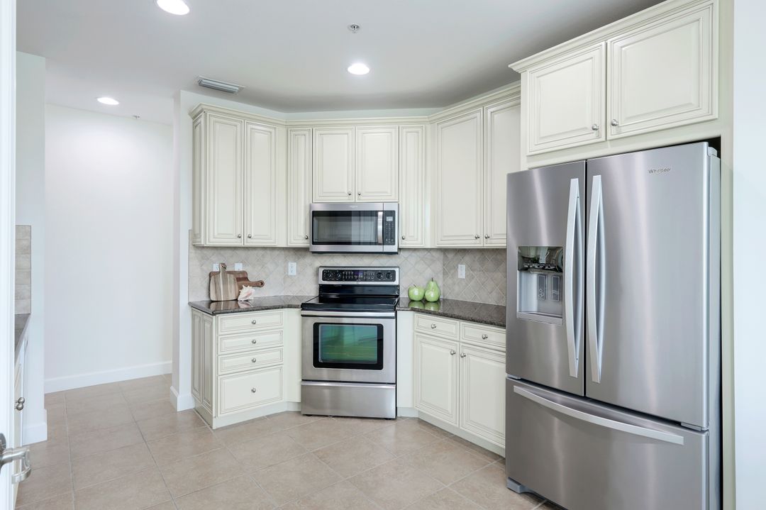 9220 Quartz Ln #101, Naples, FL 34120