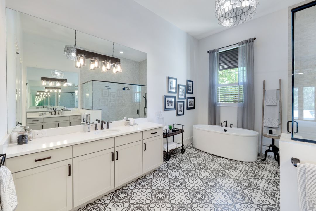 3154 Malaga Way, Naples, FL 34105