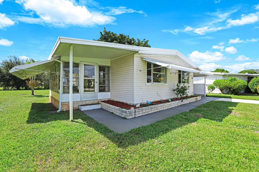 95 Lemans Dr, Naples, FL 34112