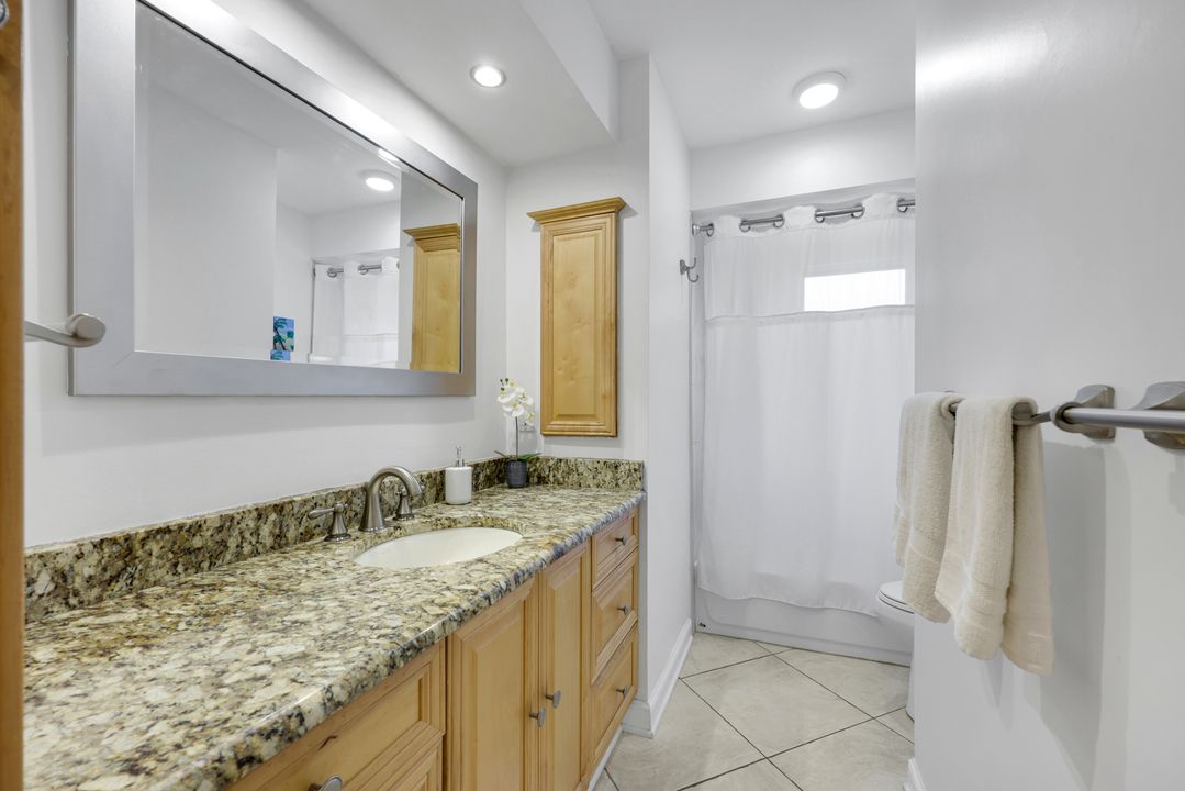 768 96th Ave N, Naples, FL 34108
