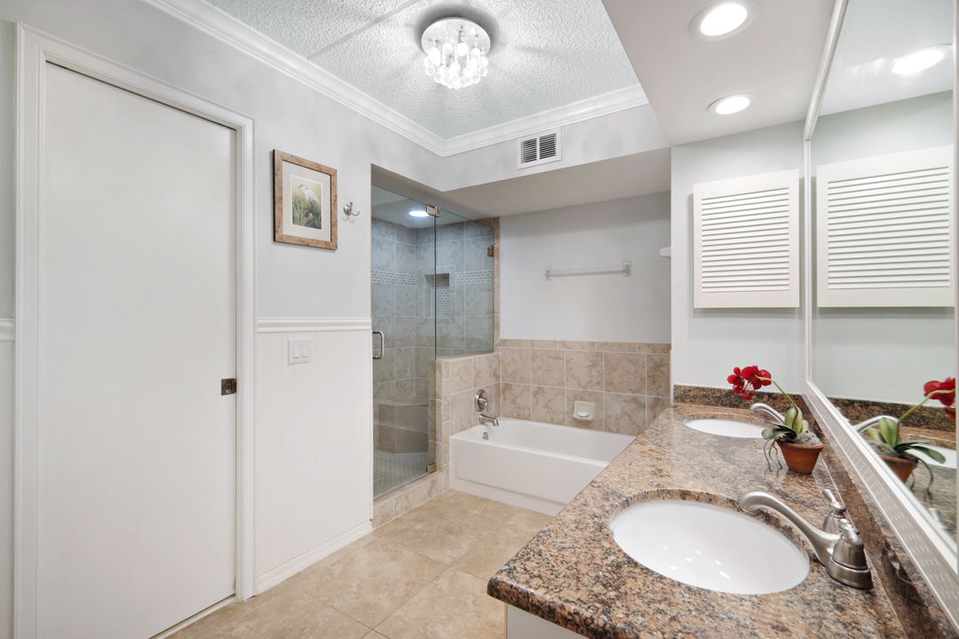 520 Club Side Dr #4, Naples, FL 34110