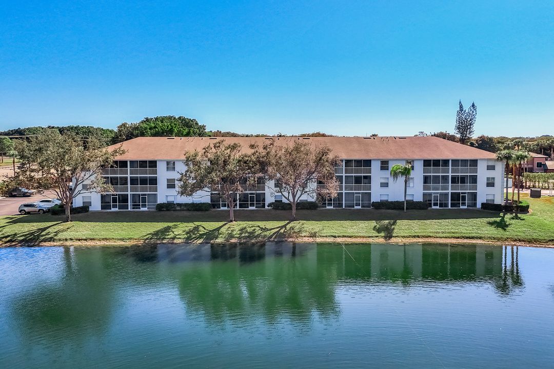 9580 Victoria Ln #208, Naples, FL 34109