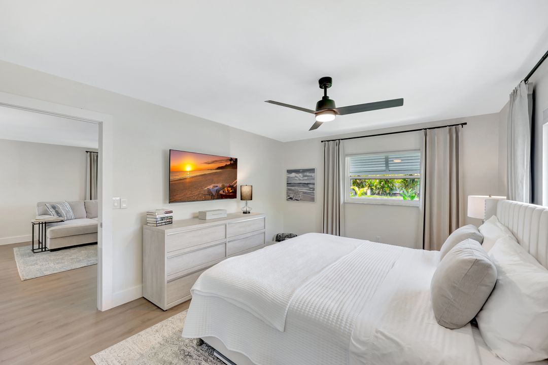 600 98th Ave N #B, Naples, FL 34108