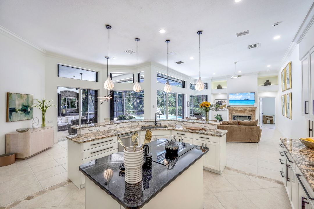 11819 Warbler Ct, Naples, FL 34119