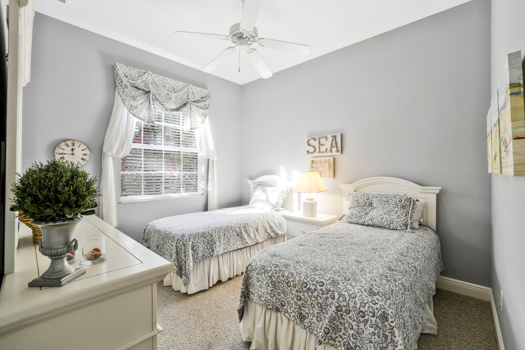 6679 Castlelawn Pl, Naples, FL 34113