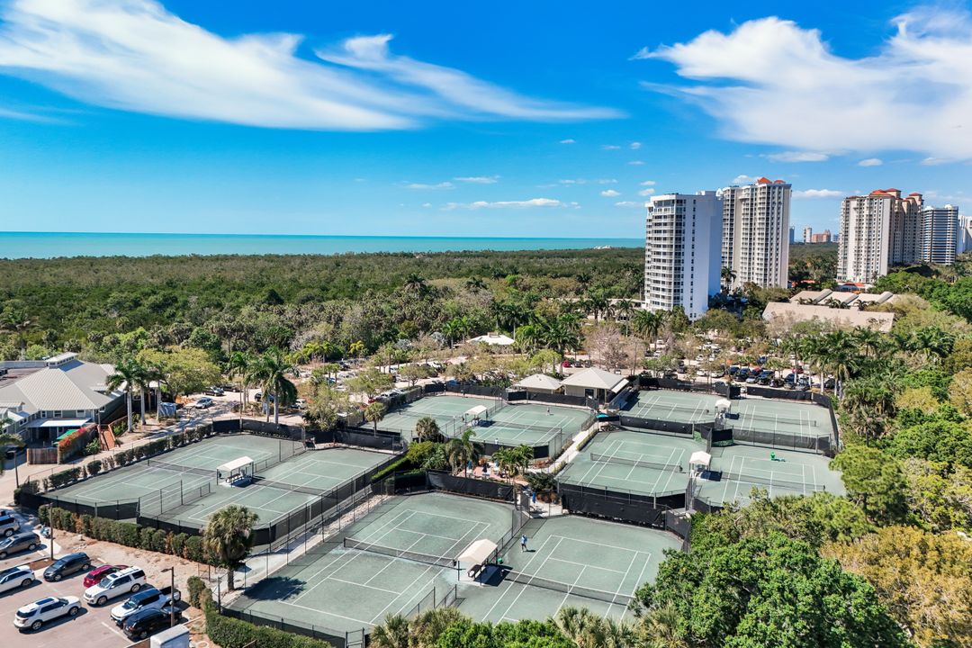 812 Tallow Tree Ct, Naples, FL 34108