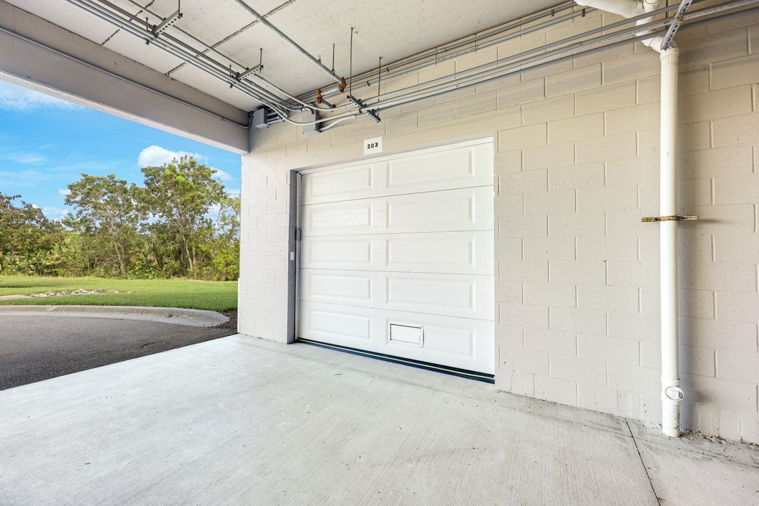 164 Indies Dr E #203, Naples, FL 34114