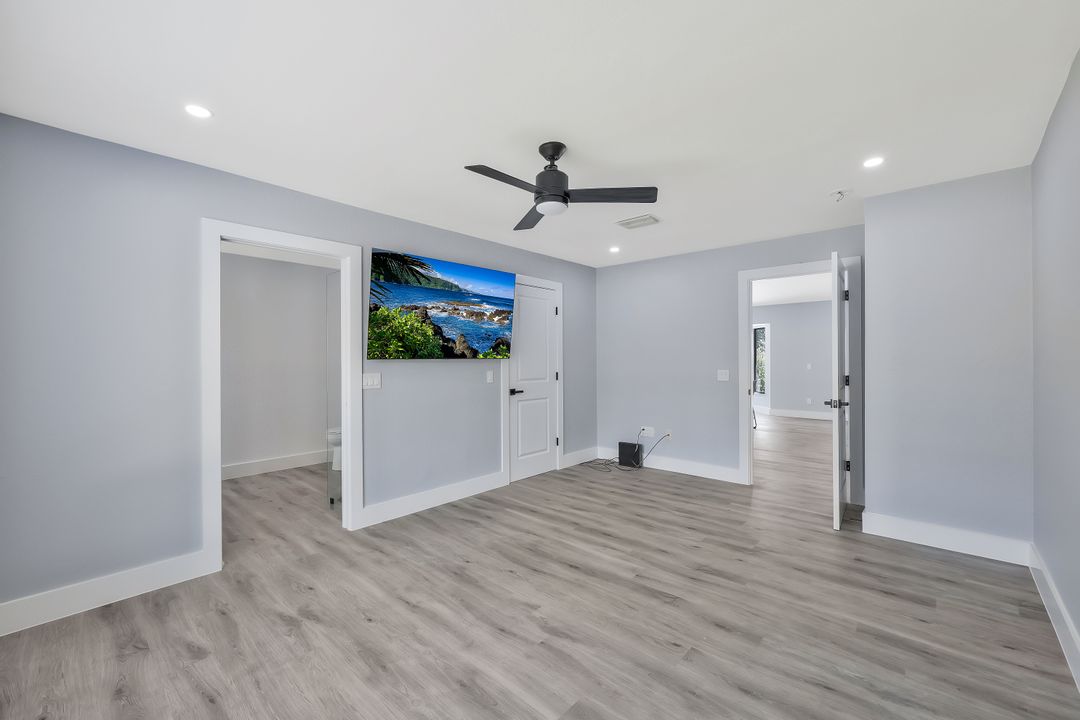 380 4th St NE, Naples, FL 34120