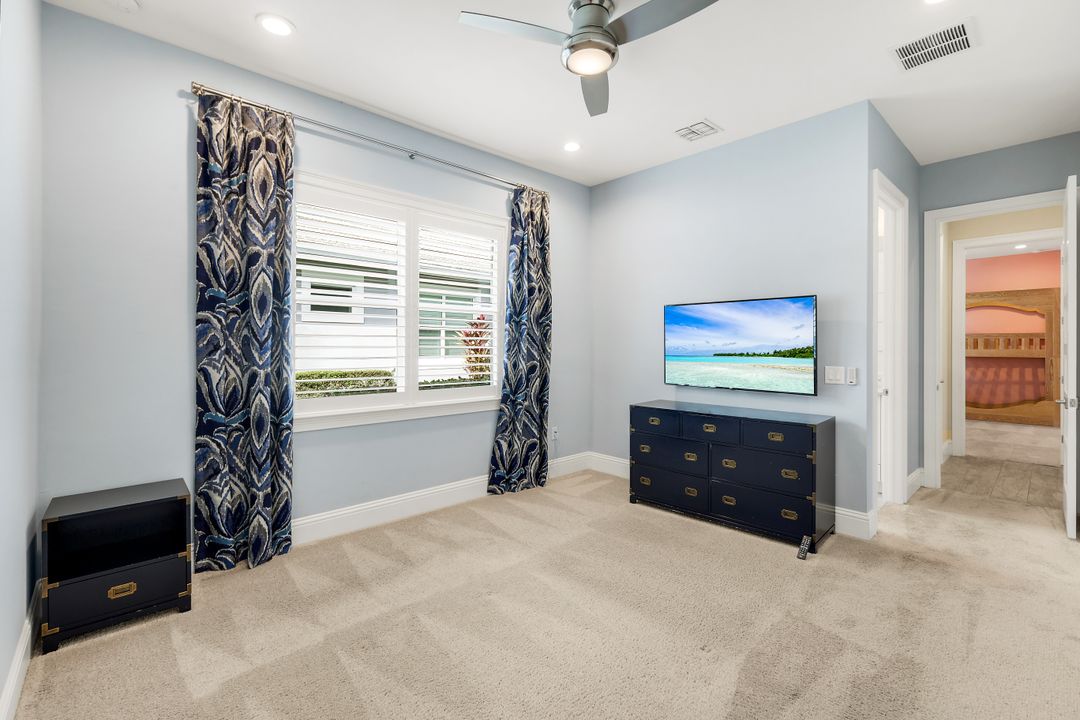 6348 Lyford Isle Dr, Naples, FL 34113