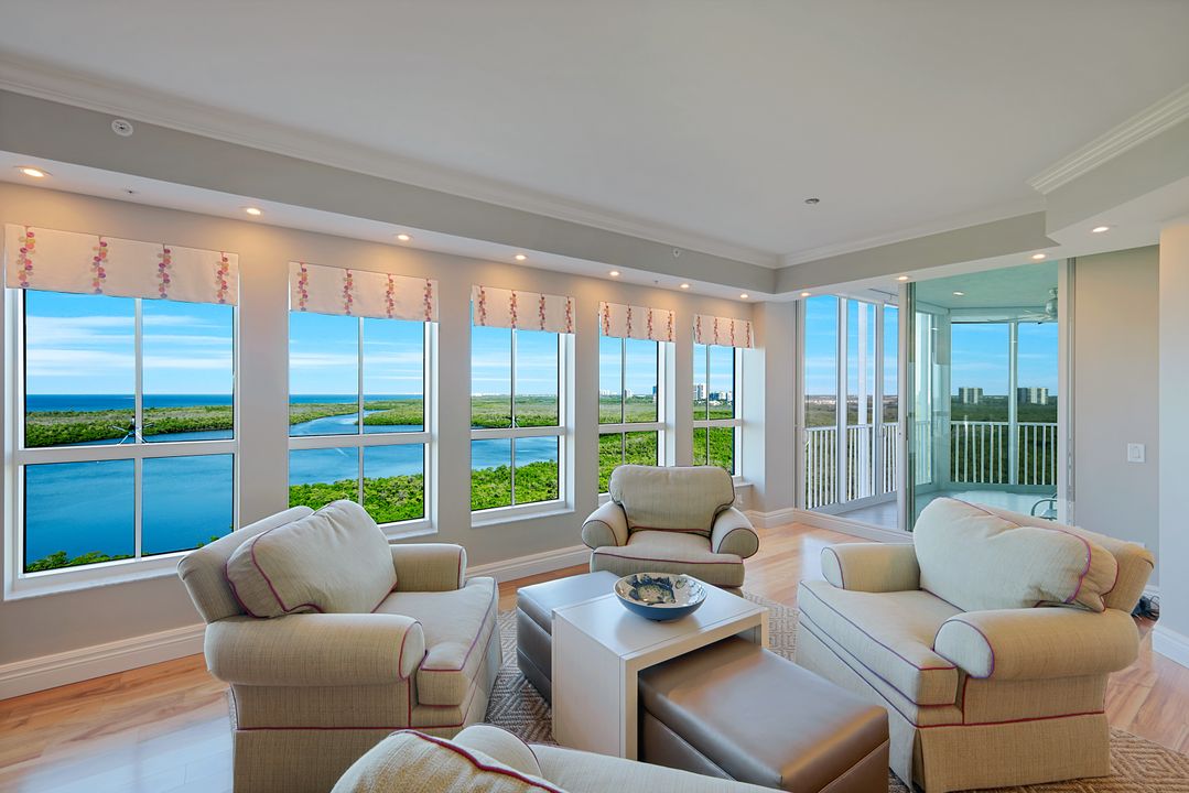 295 Grande Way #1004, Naples, FL 34110