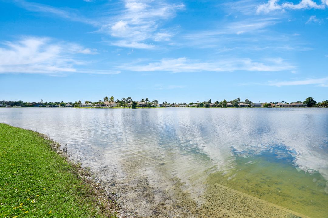 613 Windsor Sq #101, Naples, FL 34104