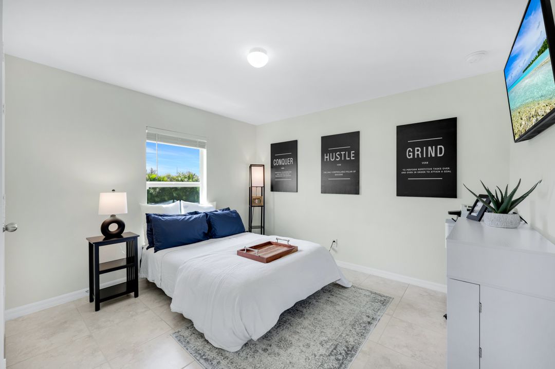 2302 NE 7th Ave, Cape Coral, FL 33909