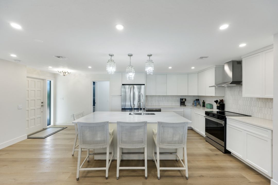 707 Durion Ct, Sanibel, FL 33957