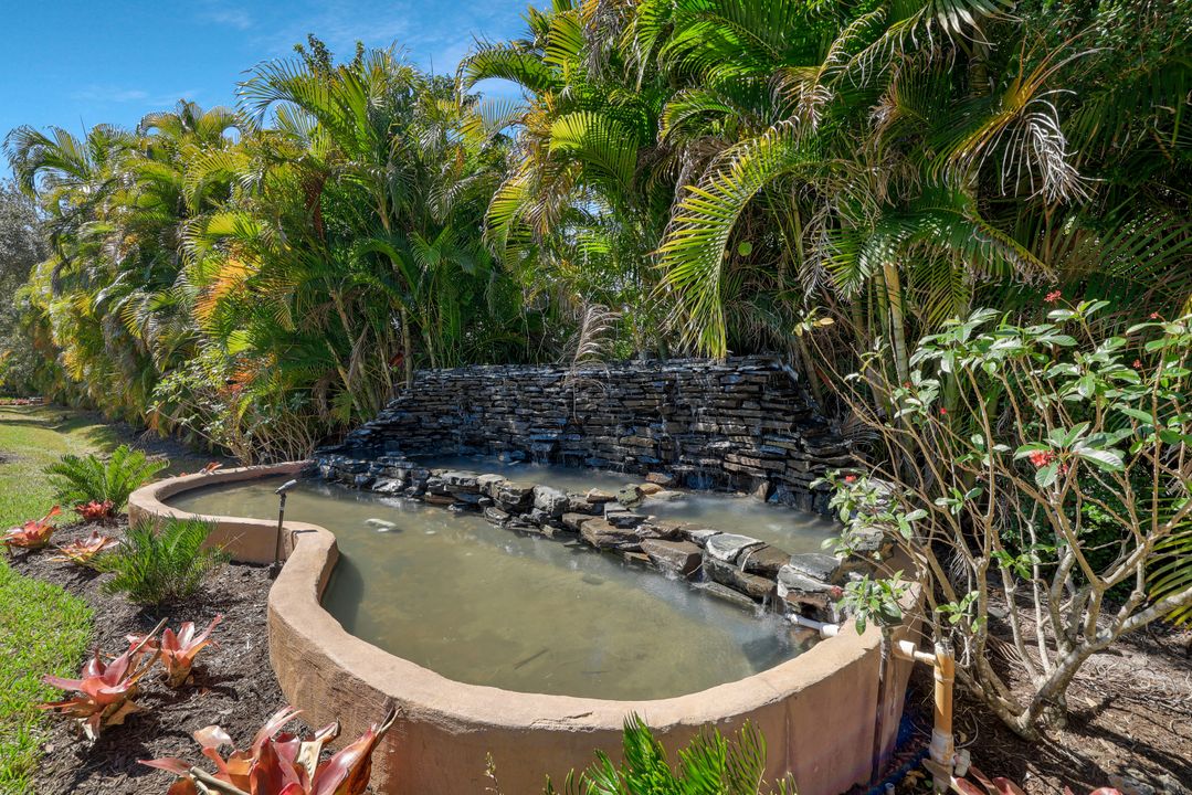 2360 Hidden Lake Ct #10, Naples, FL 34112