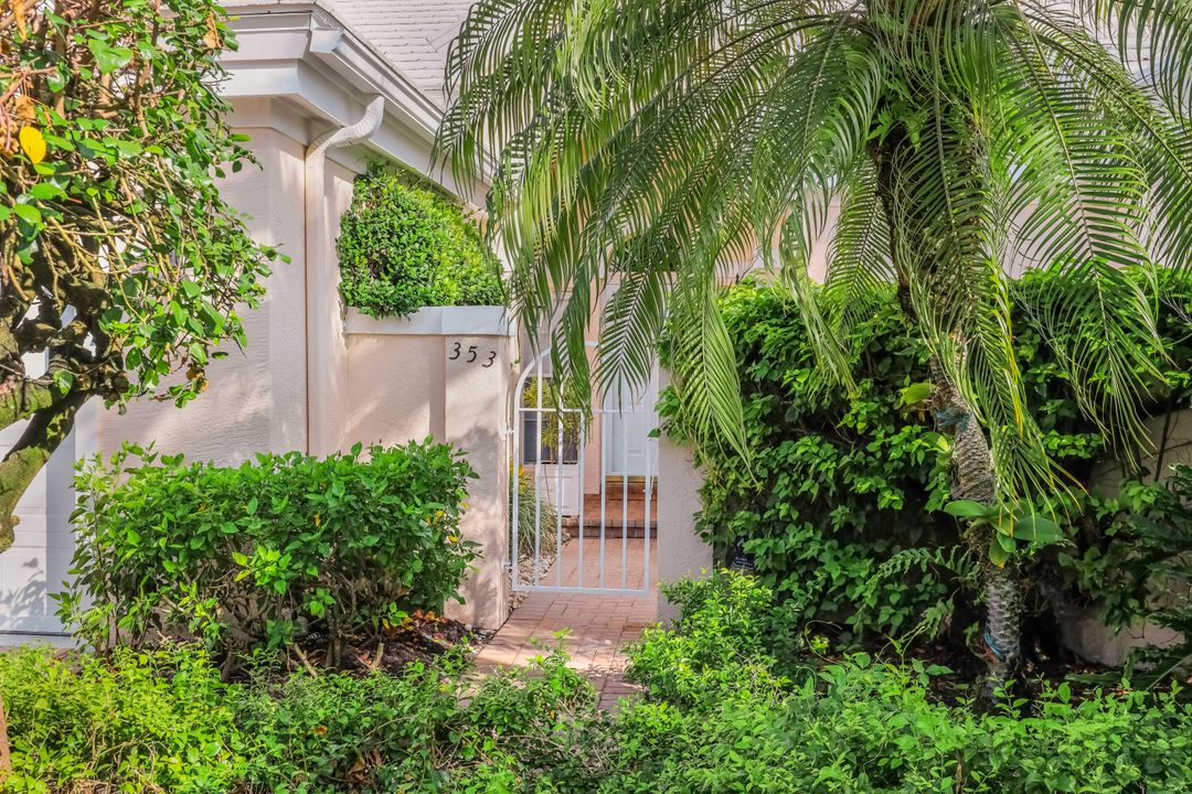 353 Carlton Pl, Naples, FL 34108