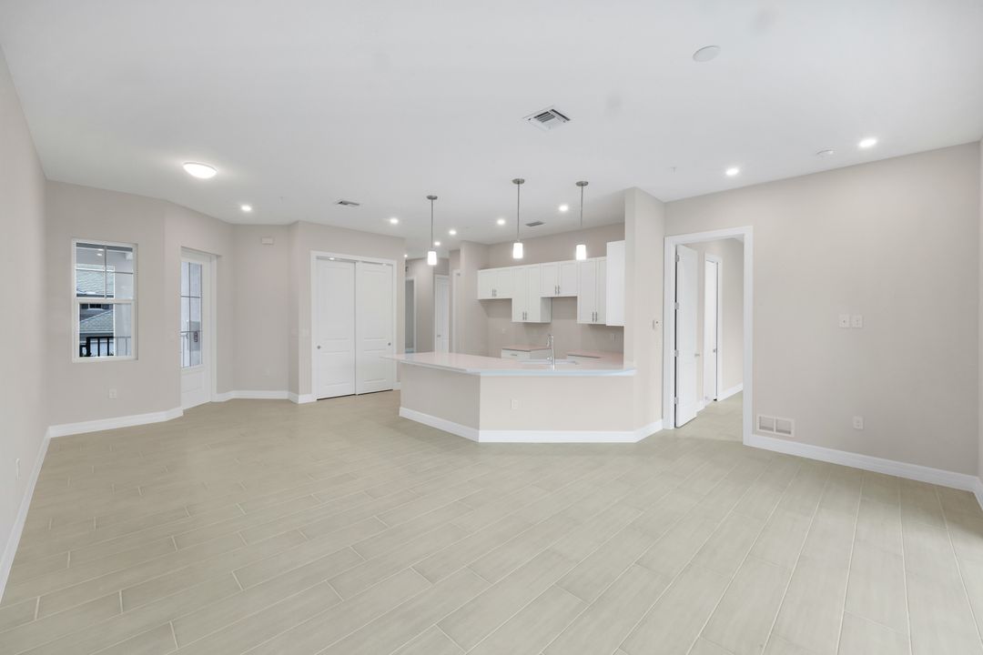 280 Antilles Wy E #101, Naples, FL 34112