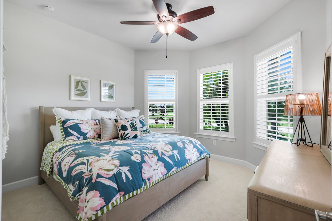 9263 Fieldstone Ln, Naples, FL 34120