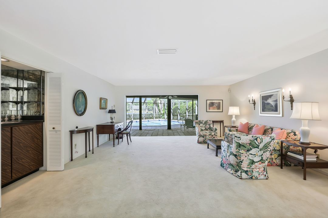 700 Bald Eagle Dr, Naples, FL 34105