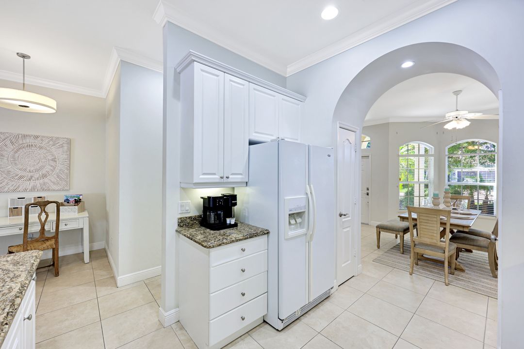 847 98th Ave N, Naples, FL 34108