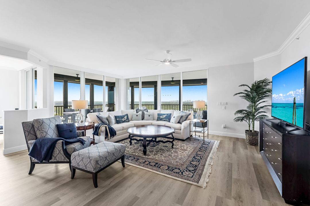 425 Cove Tower Dr  #1501, Naples, FL 34110