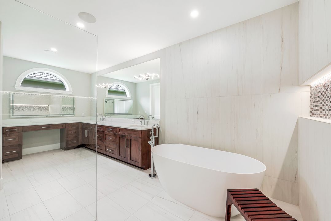 451 Saddlebrook Ln, Naples, FL 34110