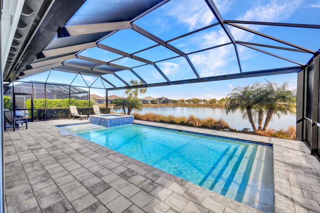 6161 Megans Bay Dr, Naples, FL 34112