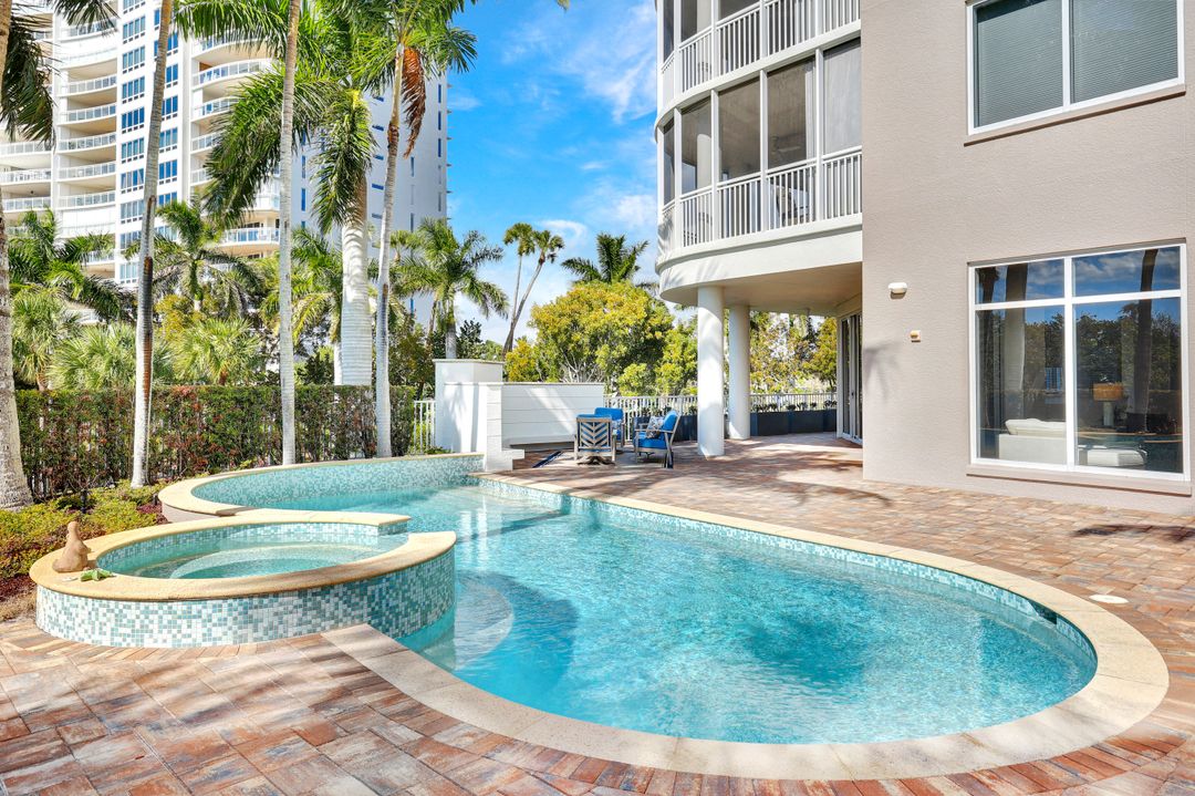 13675 Vanderbilt Dr #210, Naples, FL 34110