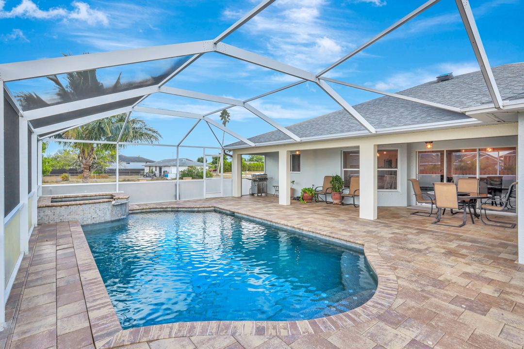 1904 NE 18th Pl, Cape Coral, FL 33909