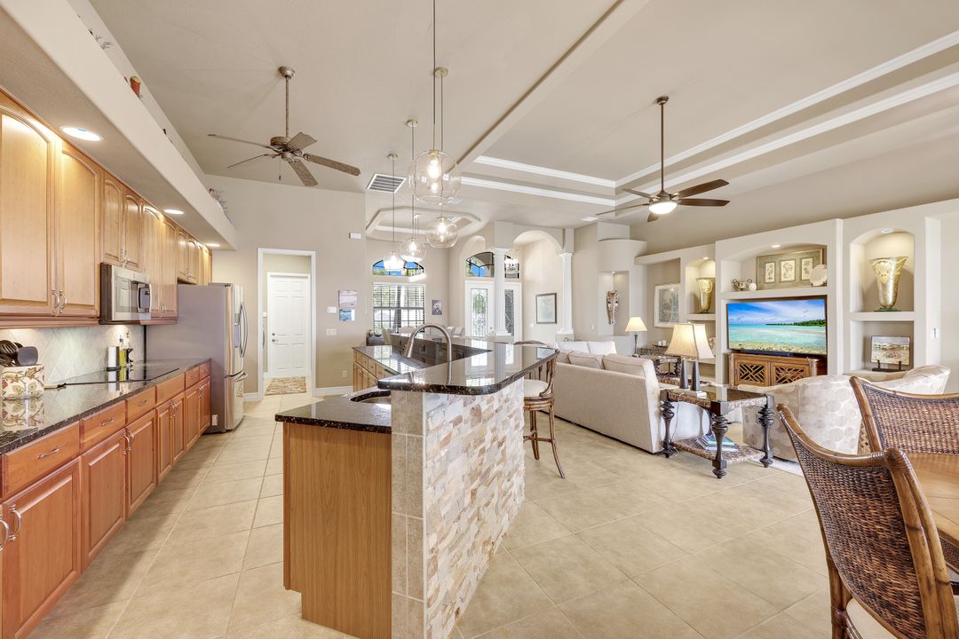 1028 Dolphin Dr, Cape Coral, FL 33904