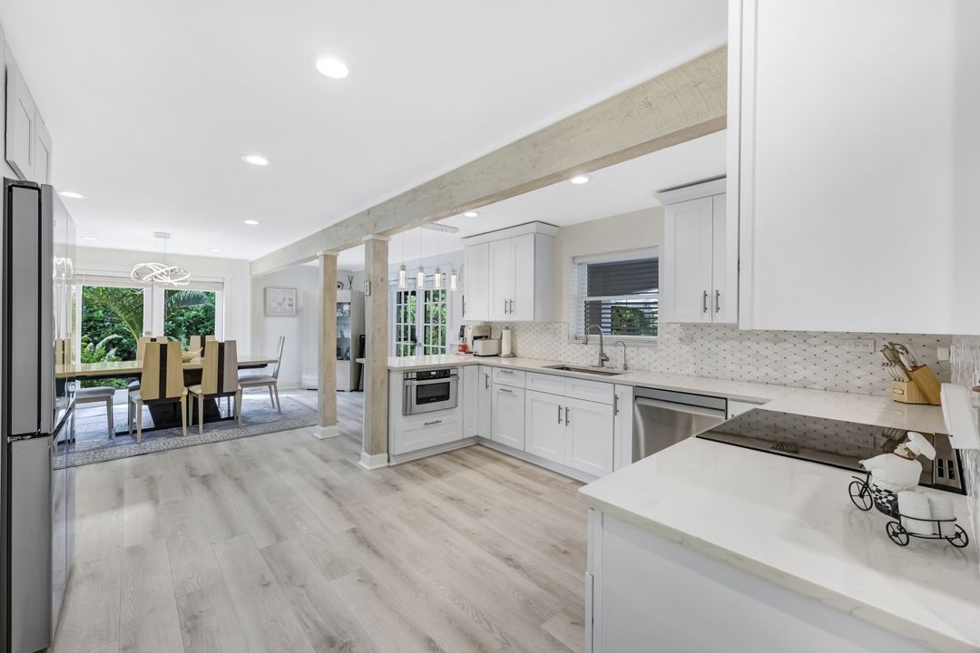 2061 Santa Barbara Blvd, Naples, FL 34116