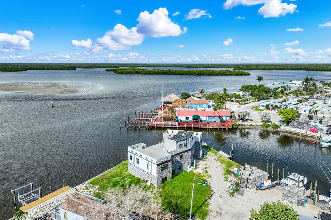246 Harbor Pl N, Goodland, FL 34140