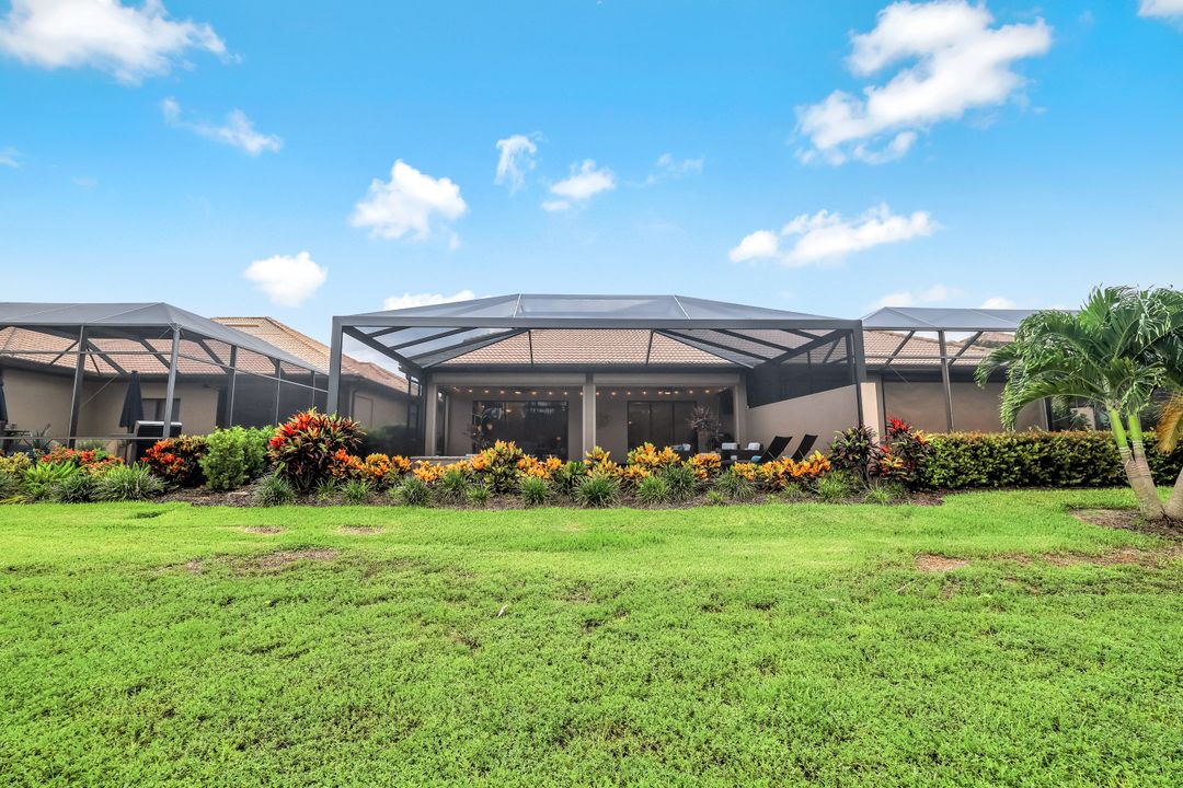 7523 Moorgate Point Way, Naples, FL 34113