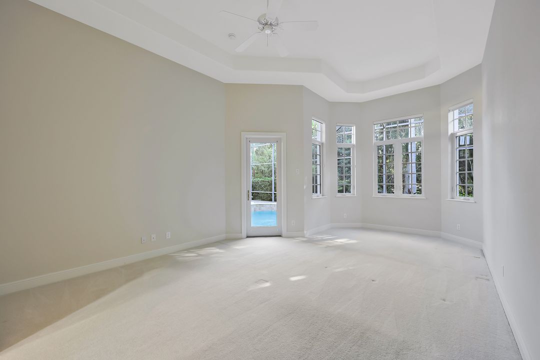 5616 Hammock Isles Dr, Naples, FL 34119