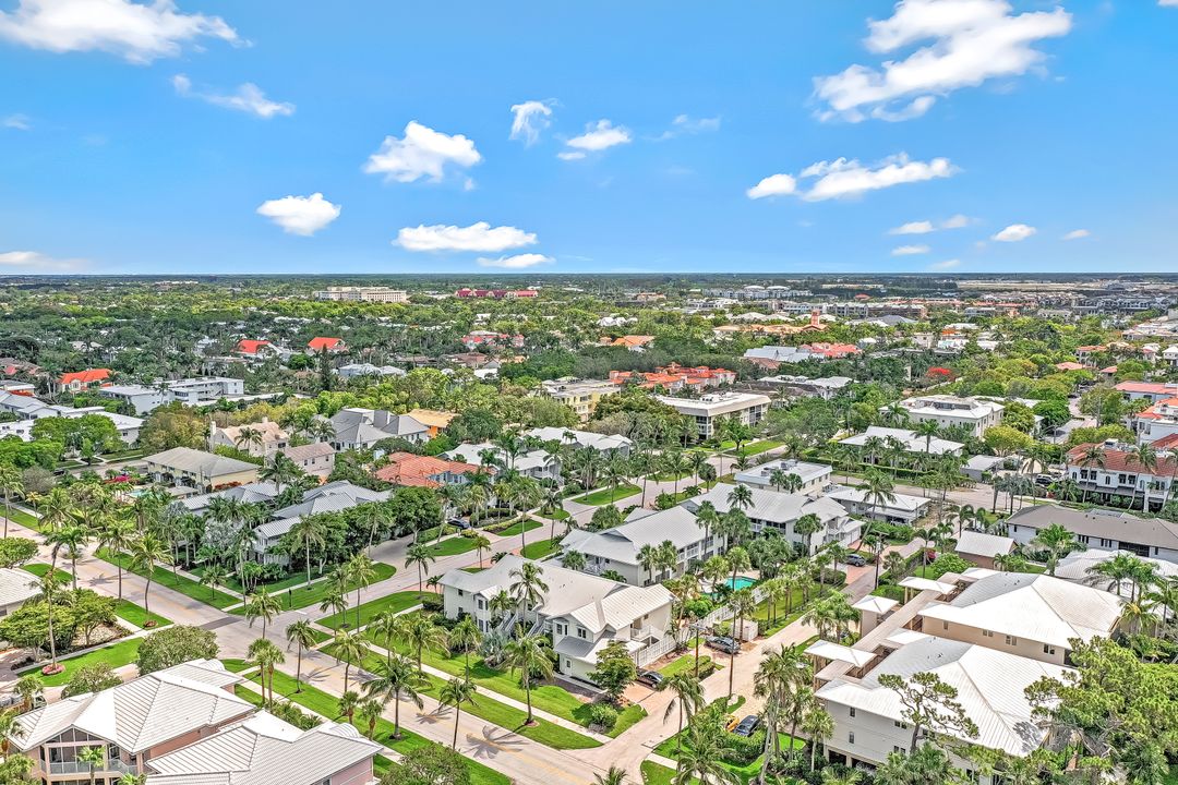 433 2nd St S, Naples, FL 34102