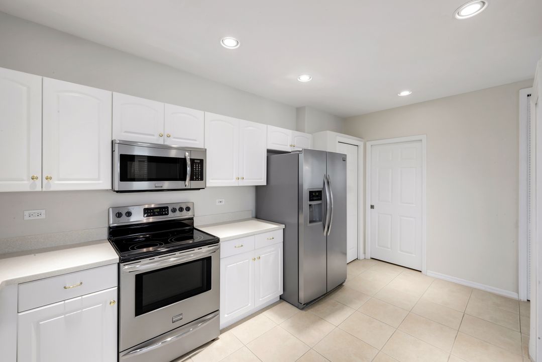 8231 Parkstone Pl #301, Naples, FL 34120