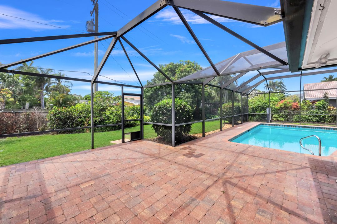 750 Southern Pines Dr, Naples, FL 34103