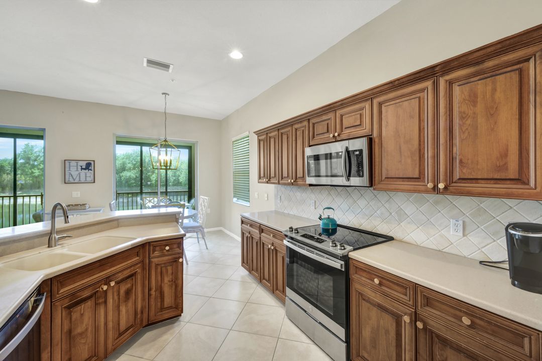 10060 Valiant Ct #202, Miromar Lakes, FL 33913