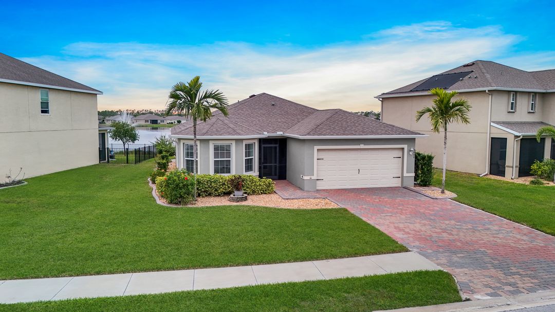 3440 Cancun Ct, Cape Coral, FL 33909