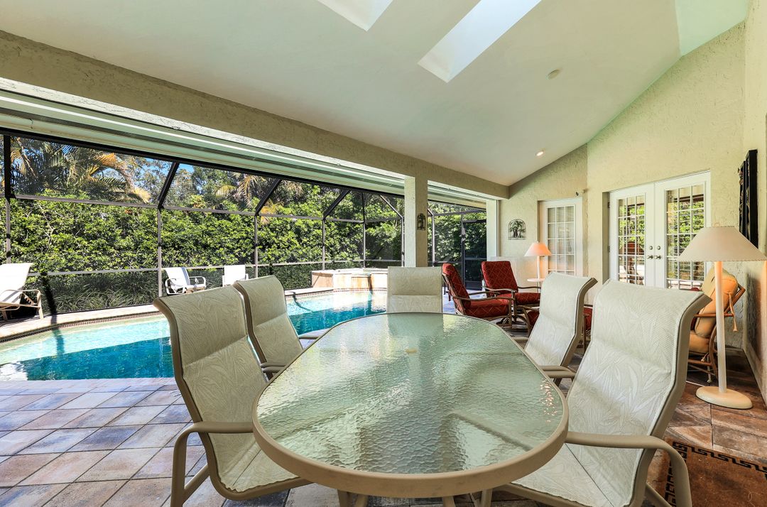 717 Pine Creek Ln, Naples, FL 34108