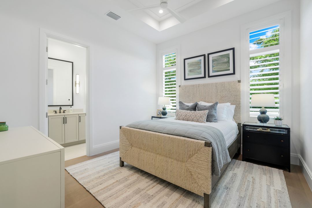 6630 Palisades Ave, Naples, FL 34109