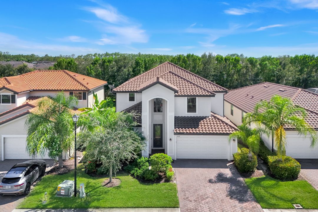 4264 Raffia Palm Cir, Naples, FL 34119
