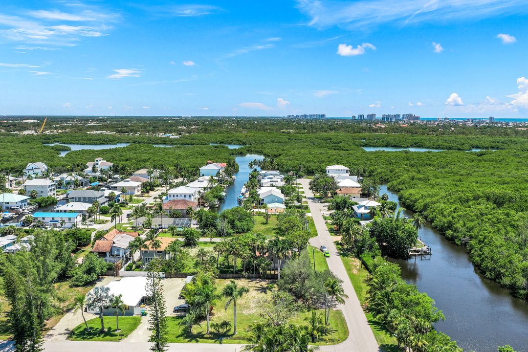 1300 Venetian Way, Naples, FL 34110
