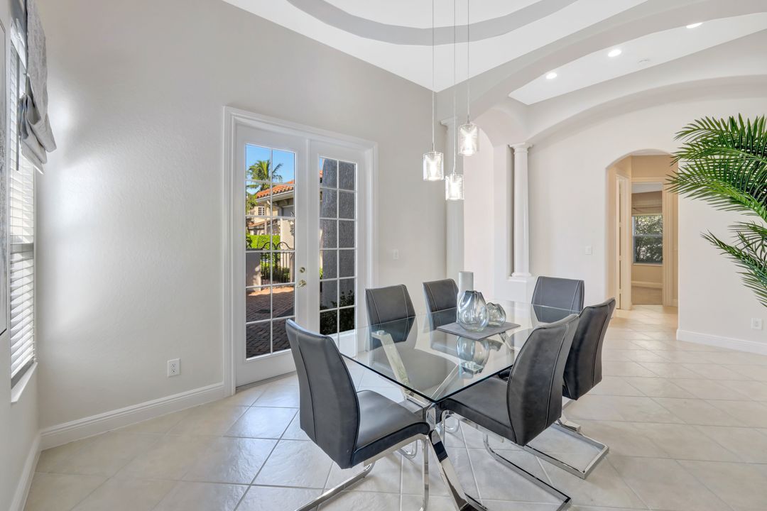 8980 Cherry Oaks Tr, Naples, FL 34114