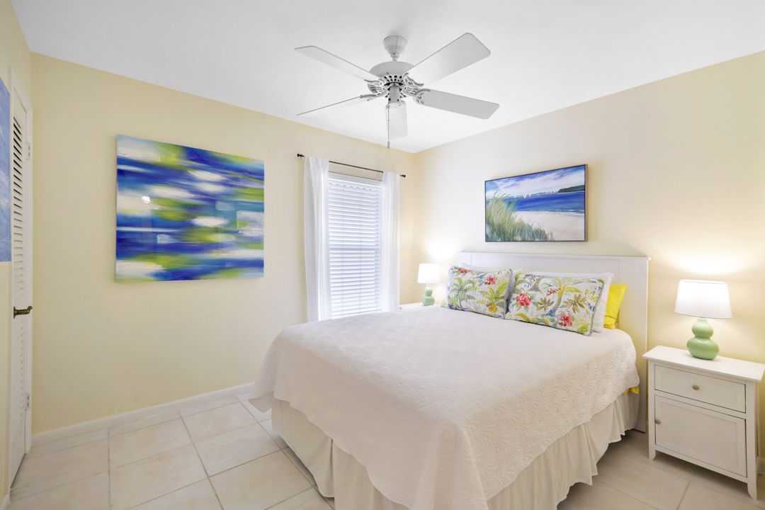 286 4th St S, Naples, FL 34102