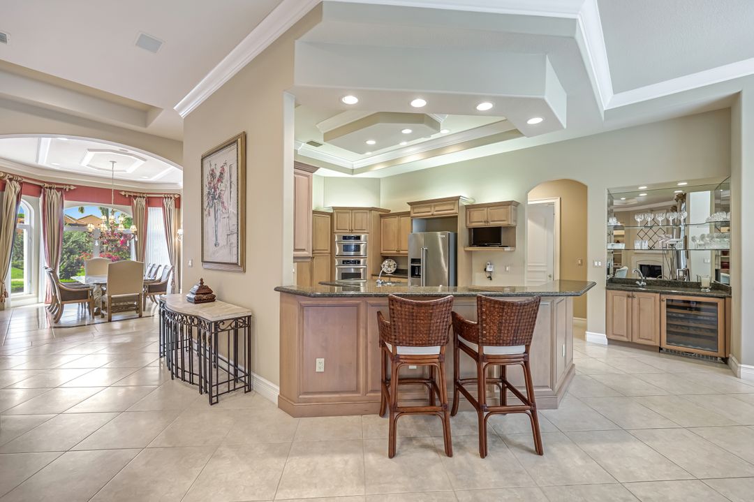 258 9th Ave S, Naples, FL 34102