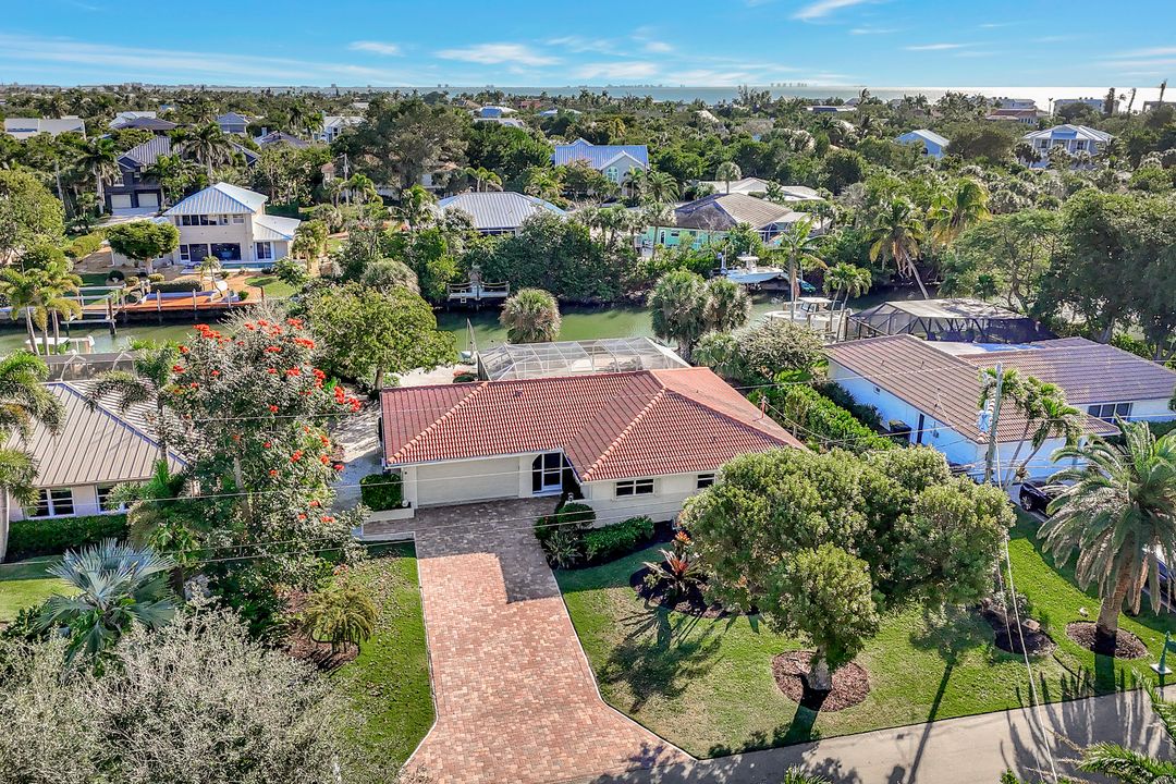 1010 Kings Crown Dr, Sanibel, FL 33957