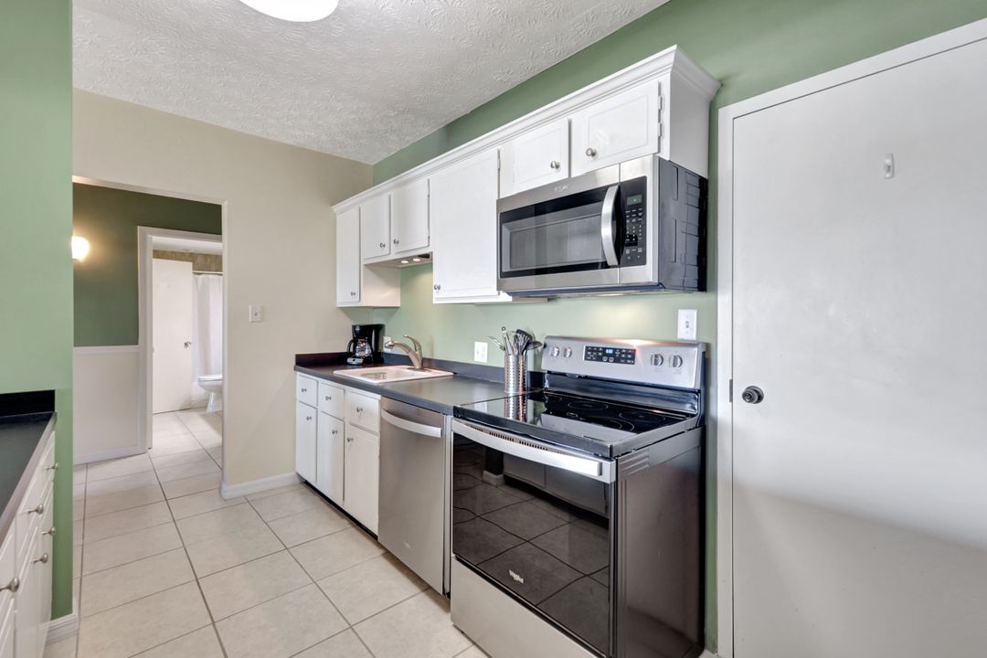 60 W Pelican St #401, Naples, FL 34113