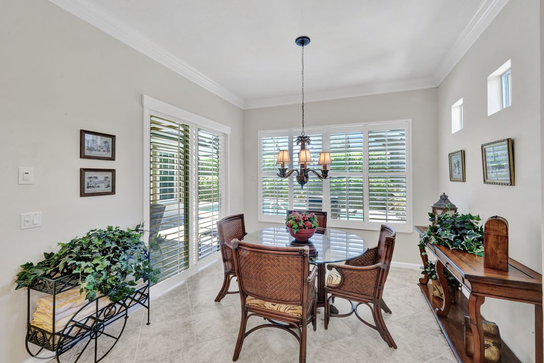 16208 Parque Ln, Naples, FL 34110