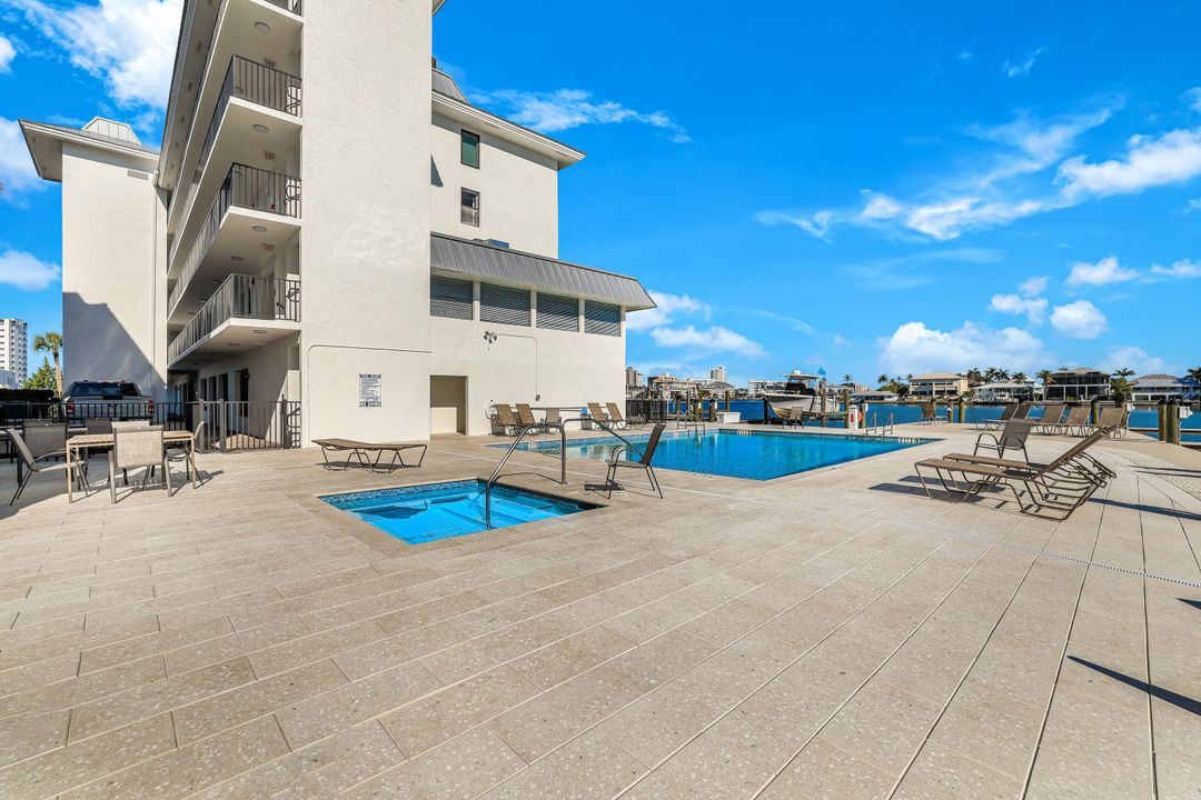 271 Southbay Dr #240, Naples, FL 34108